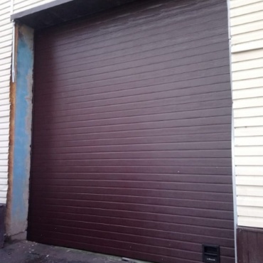 Промышленные ворота секционные с ручным приводом 2875x3375