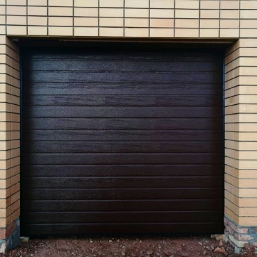 Гаражные секционные ворота в частный дом 2700x2700